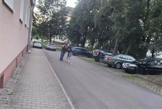 28-latek groził przechodniom przedmiotem przypominającym broń. Został tymczasowo aresztowany