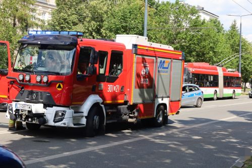 Lublin: Nie zdołała wyhamować. Po chwili Toyota leżała na boku