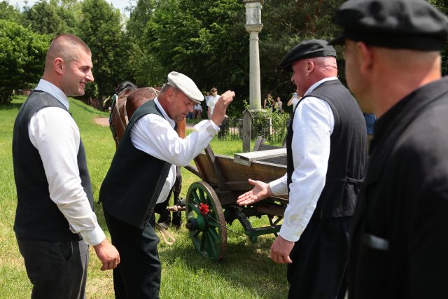 Jarmark Koński w Muzeum Wsi Lubelskiej. Historyczna inscenizacja przeniesie zwiedzających w lata 20. i 30. XX wieku