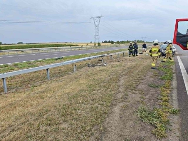 Samochód uderzył w bariery na S12\S17. Utrudnienia w kierunku Lublina