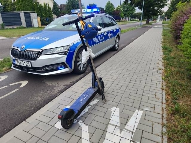 Jechał po pijanemu hulajnogą. Wjechał w słup, rozbił głowę o nawierzchnię