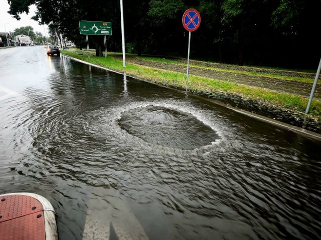 Gwałtowne burze nad powiatem bialskim. Strażacy interweniowali blisko 50 razy