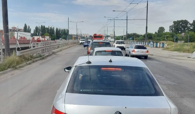 Lublin: Autobusy i trolejbusy kursują ze sporymi opóźnieniami. Wszystko przez kierowców ignorujących znaki zakazu