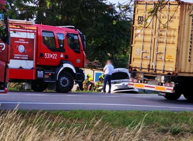 Wypadek na trasie Lublin – Chełm. Zderzenie ciężarówki z autem osobowym