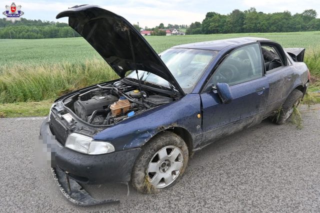 Audi dachowało, dwie osoby wypadły na zewnątrz, jedna zginęła. Nietrzeźwy kierowca trafił do aresztu