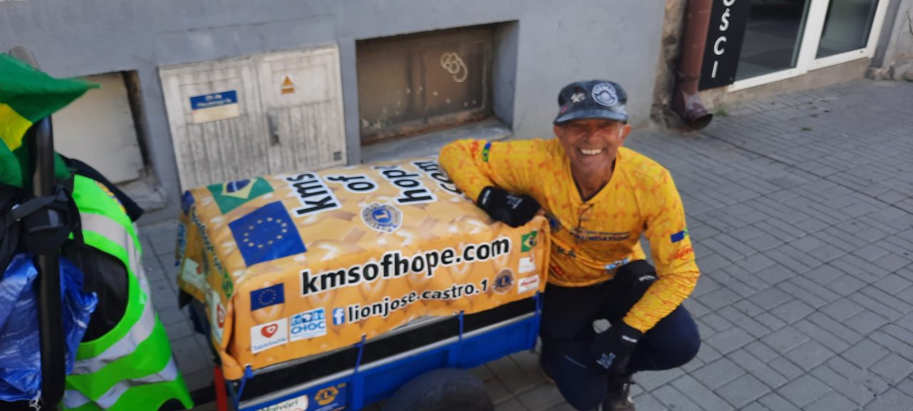 Brazylijski aktywista Zé do Pedal dotarł do Lublina. Jedzie 7780 km dla chorych dzieci