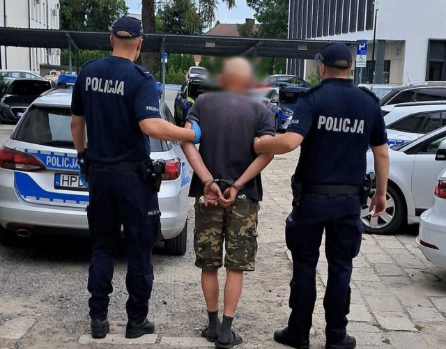 Awantura domowa zakończyła się zatrzymaniem. Policjanci znaleźli broń i amunicję