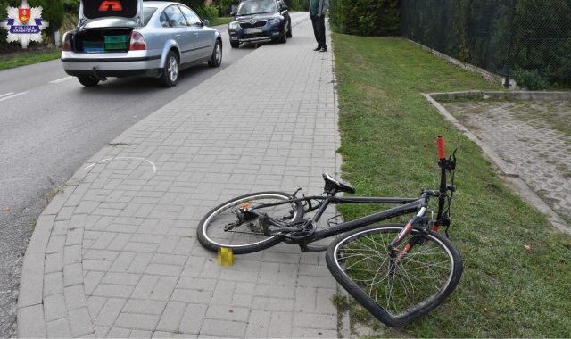 14-letni rowerzysta zderzył się z Volkswagenem. Chłopiec trafił do szpitala