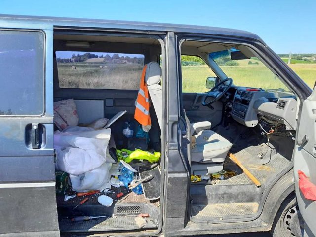 Pięć psów uwięzionych w nagrzanym samochodzie. 76-latkowi grożą 3 lata więzienia