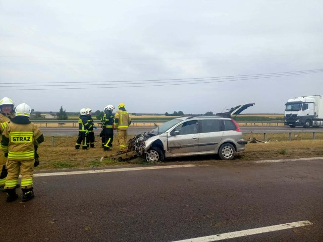 Samochód uderzył w bariery na S12\S17. Utrudnienia w kierunku Lublina
