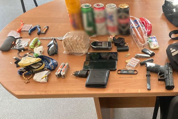 Ukradł piwa i groził ekspedientce bronią. Wpadł, gdy przyszedł na komisariat