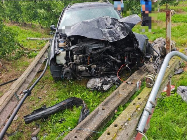 Pijany kierowca uderzył Volkswagenem w słup. Miał 1,5 promila alkoholu