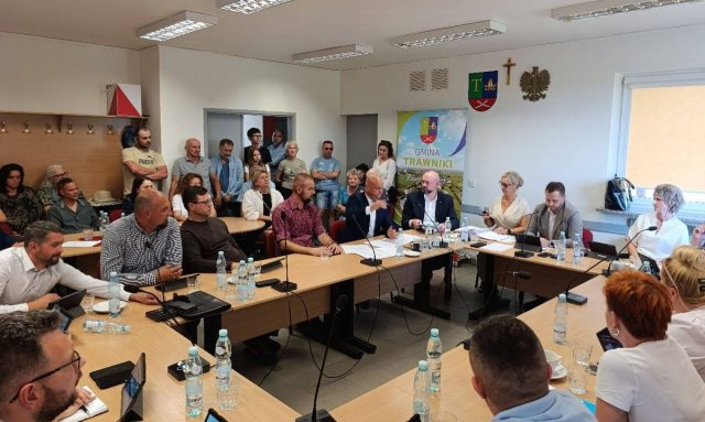 Blisko 1300 podpisów przeciwko wiatrakom w gminie Trawniki. Poseł Bartłomiej Pejo interweniuje