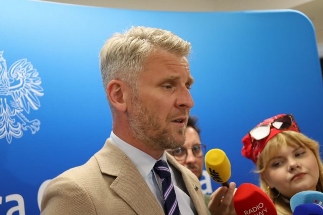 Prokuratura: w Tarnawie-Kolonii spadła rosyjska rakieta CH-101. Śledczy zabezpieczyli elementy napędu i elektroniki
