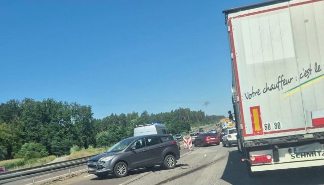 Zderzenie pojazdów na S17. Duży korek w kierunku Warszawy