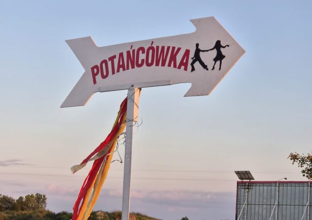 Potańcówka w stodole w Strzeszkowicach Małych. Tradycja, która przyciąga mieszkańców i łączy pokolenia