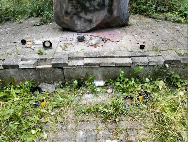 Akt wandalizmu na miejscu pamięci UPA w powiecie hrubieszowskim. Ambasada Ukrainy protestuje