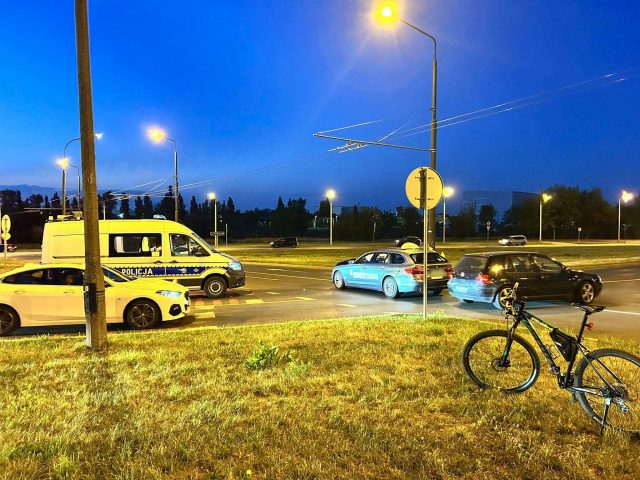 Znów to samo na tym skrzyżowaniu. Tym razem kierowca Jeepa wjechał w BMW
