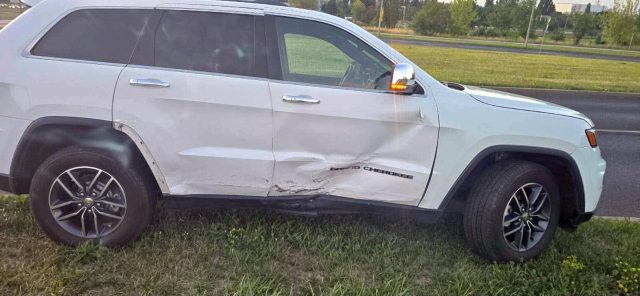 Znów to samo na tym skrzyżowaniu. Tym razem kierowca Jeepa wjechał w BMW