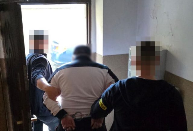 Policjanci z Ryk pojechali aż do Słupska. Znaleźli tam poszukiwanego listem gończym 56-latka