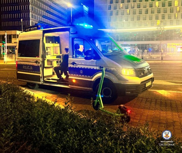 Dwie noce kontroli w Warszawie. 33 osoby na hulajnogach po alkoholu, mandaty za 81,4 tys. zł