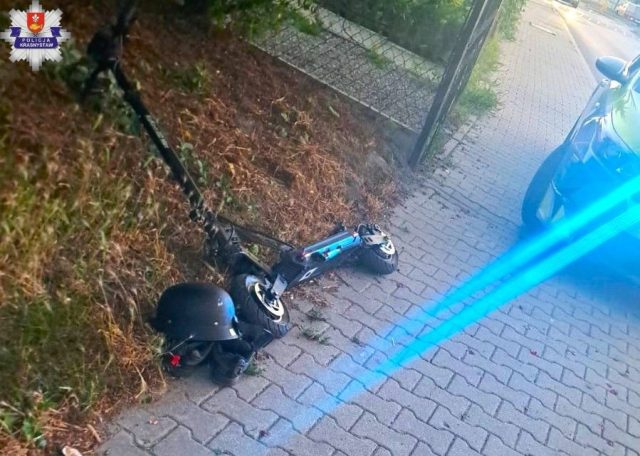 14-latek przewrócił się na hulajnodze w Krasnymstawie. Uderzył głową w chodnik