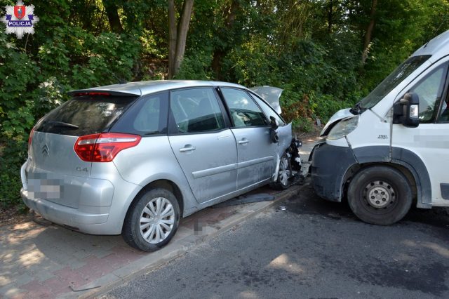 Zderzenie busa z citroenem w Skierbieszowie. Kierowca dostał 1500 zł mandatu