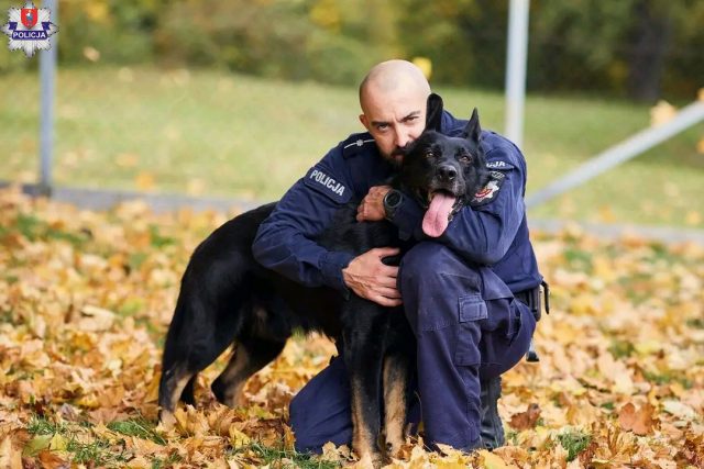 Czort zakończył blisko dekadę służby. Policyjny owczarek przeszedł na emeryturę