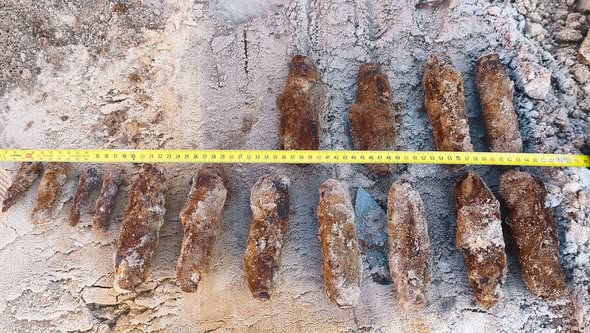 Miny, granaty i pociski pod Puławami. Saperzy zabezpieczyli około 260 sztuk amunicji