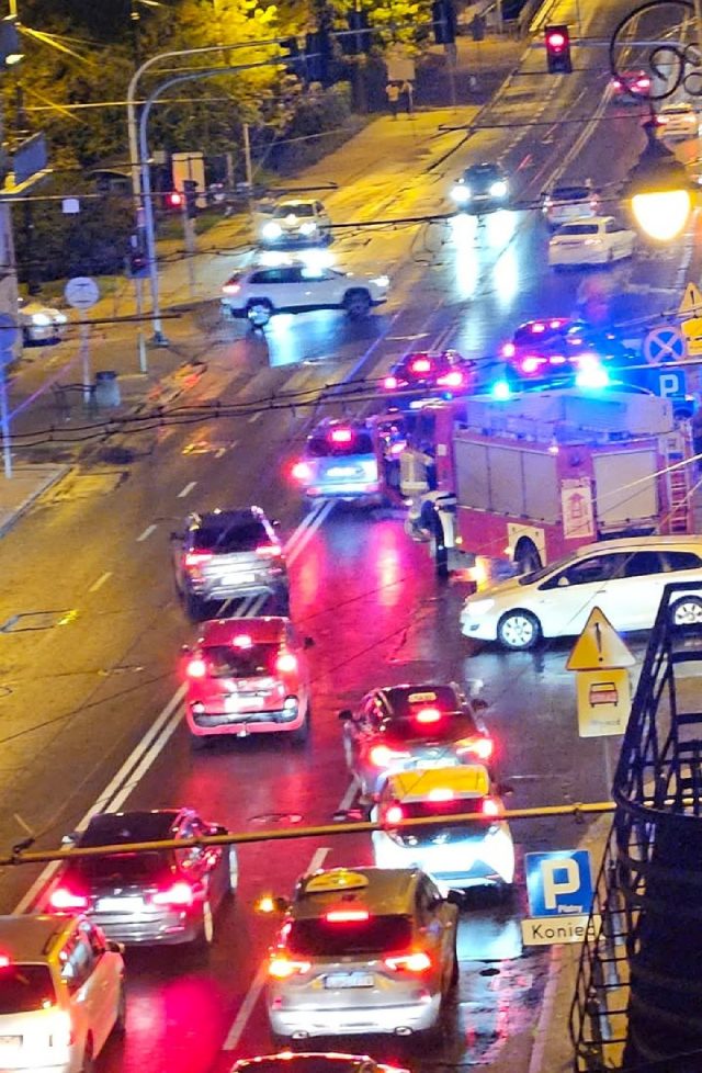Zderzenie dwóch aut w Lublinie. Na miejscu pracują służby ratunkowe