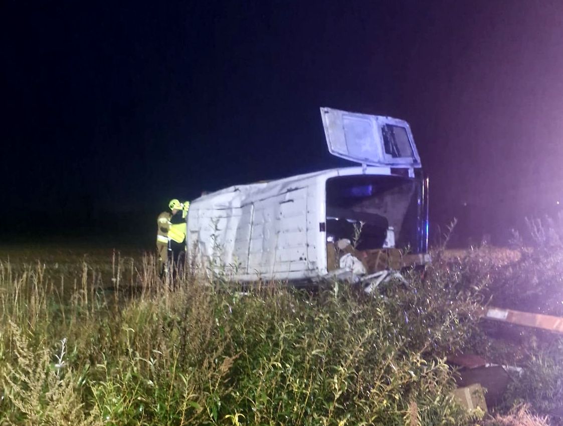 Bus z Ukraińcami przewrócił się w Teratynie, 15-latek zabrany śmigłowcem