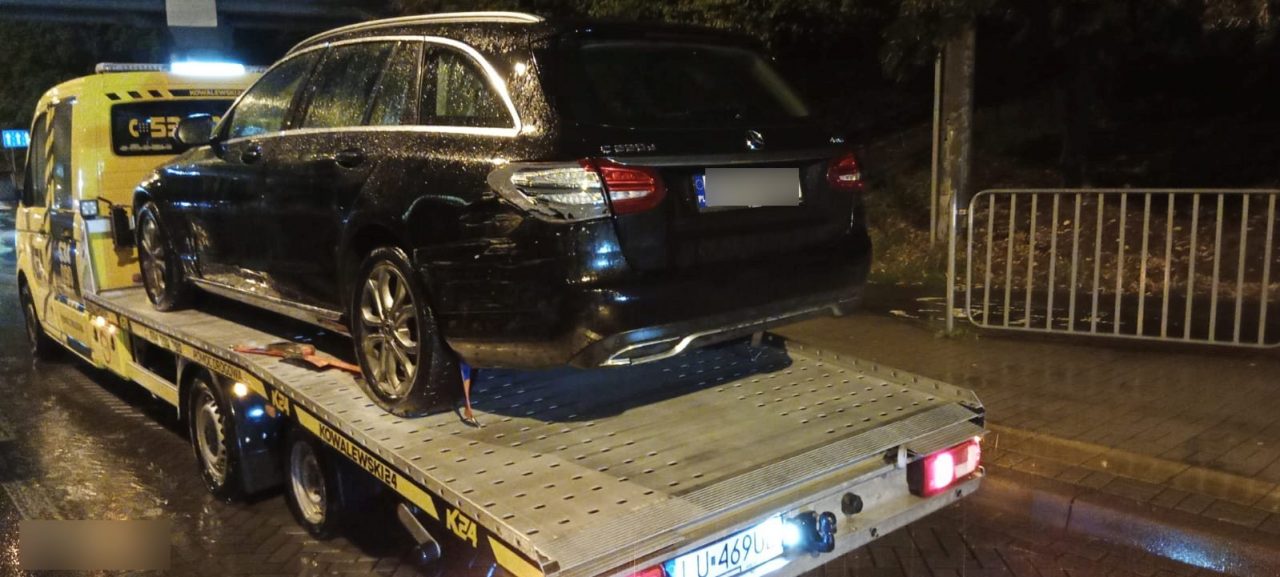 Pijana kobieta wjechała w mercedesa w Lublinie i chciała uciec