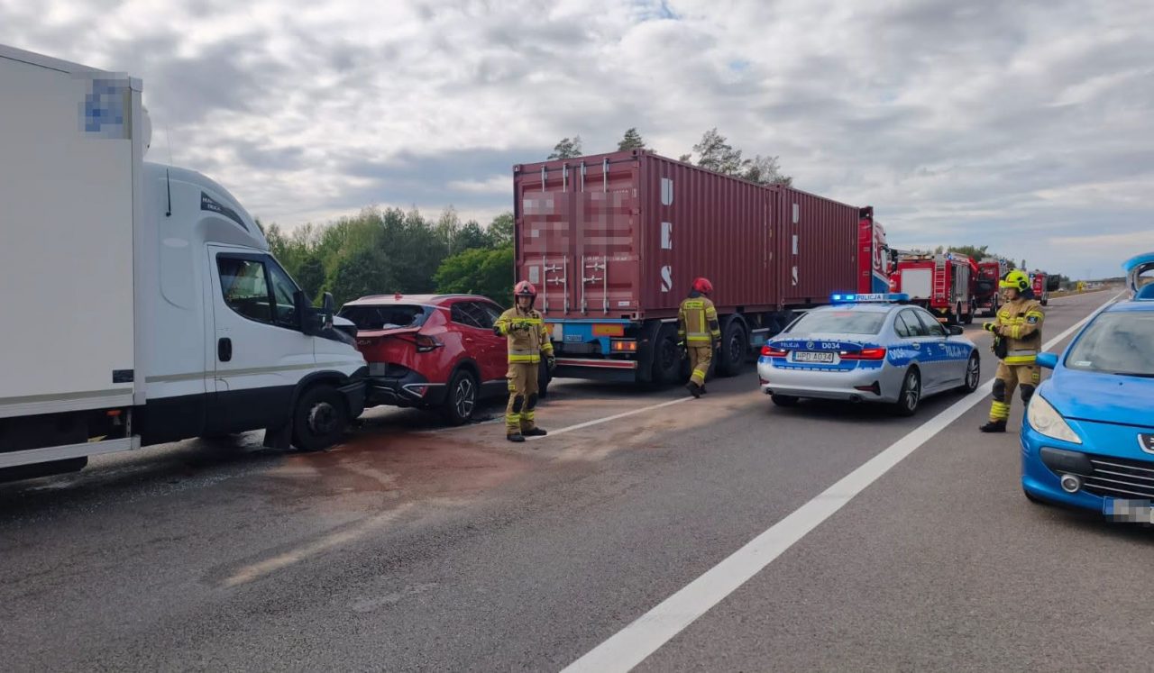 Pile-up on S17 near Kurów: four vehicles, traffic backed up over 2 km