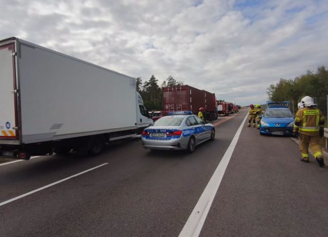 Całkowicie zablokowana droga S17 Lublin – Warszawa. Zderzyły się cztery auta