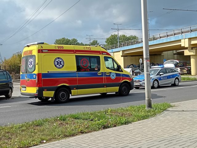 Wyjeżdżał z parkingu, nie zauważył rowerzysty. Cyklista trafił do szpitala