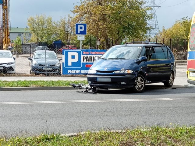 Wyjeżdżał z parkingu, nie zauważył rowerzysty. Cyklista trafił do szpitala