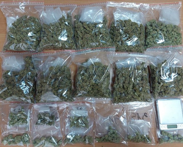 Prawie 1,5 kg substancji odurzających w rękach policji. Dwaj mężczyźni trafili do aresztu