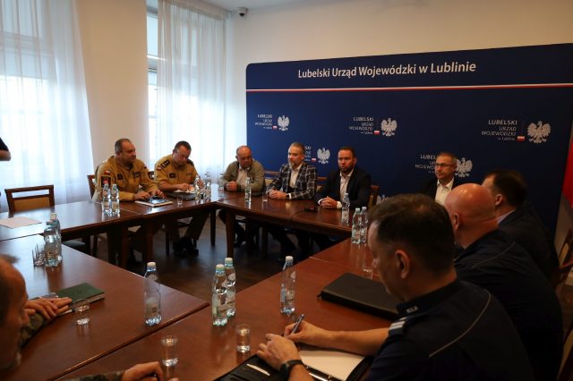 630 syren zawyło na Lubelszczyźnie, ewakuowano 120 budynków. Wojewoda zapewnia, że procedury zadziałały
