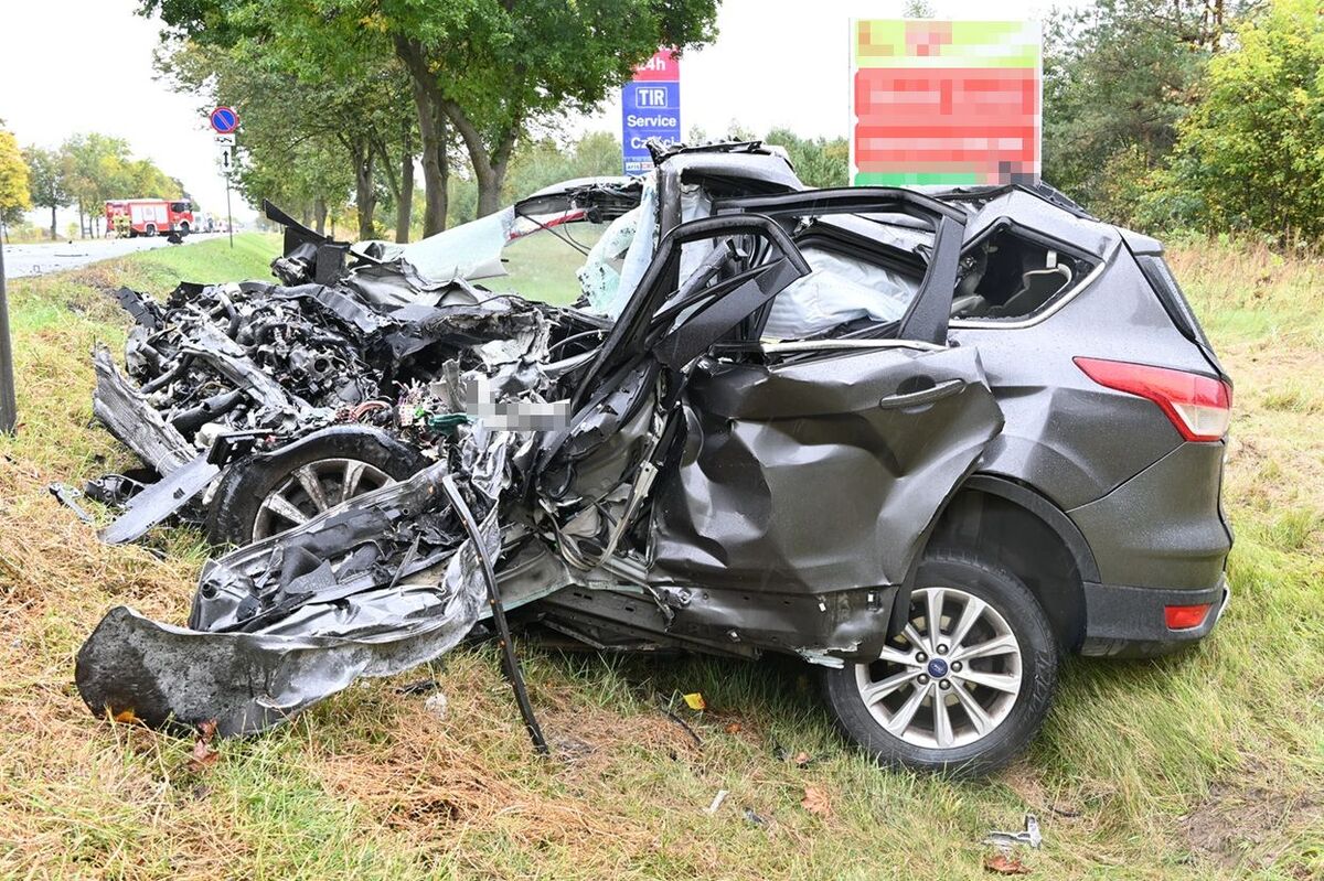 Hola k. Białej Podlaskiej: Ford zderzył się czołowo ze Scanią, kierowca nie żyje