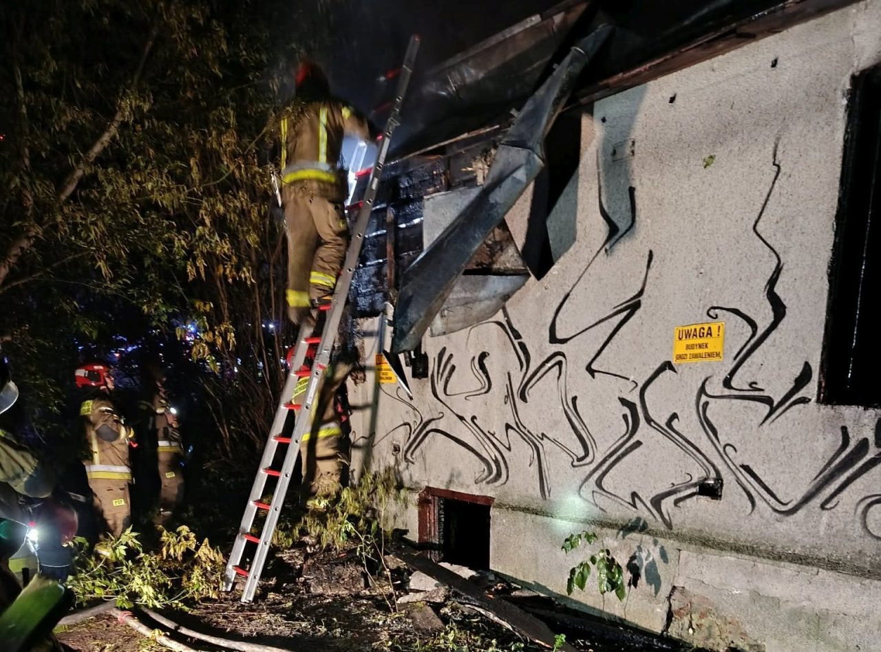 Nocny pożar w Lublinie: trzy godziny walki z ogniem, straty 100 tys. zł