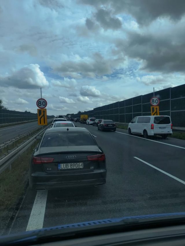 Wypadek na trasie S12/17. Trwa akcja ratunkowa, droga ekspresowa całkowicie zablokowana