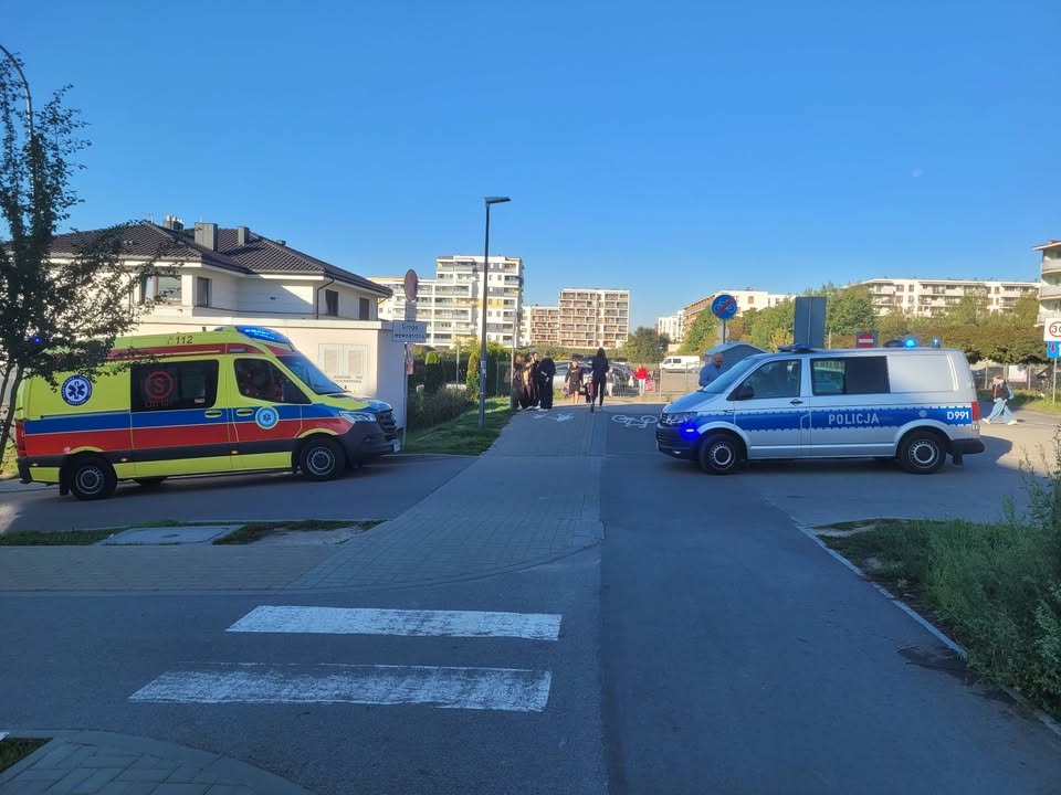 Pijany „pan Stopek” przy szkole w Lublinie przewrócił się na chodniku