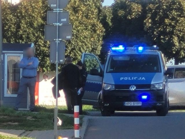 Miał dbać o bezpieczeństwo dzieci. Kompletnie pijany „pan stopek” leżał na chodniku