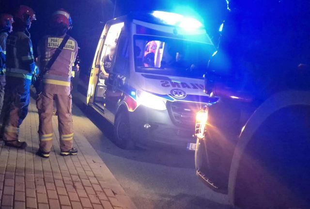 Audi wypadło z drogi, zatrzymało się na polu. Kierowca był nietrzeźwy