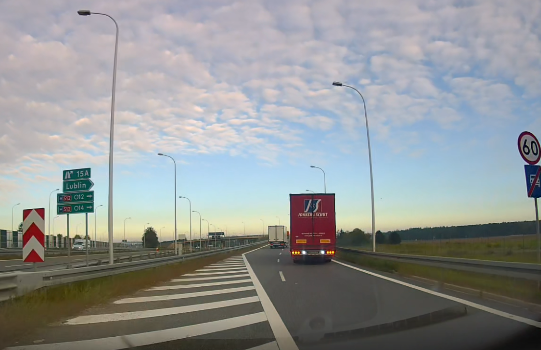 Ciężarówka cofała na drogę ekspresową na węźle Lublin Felin