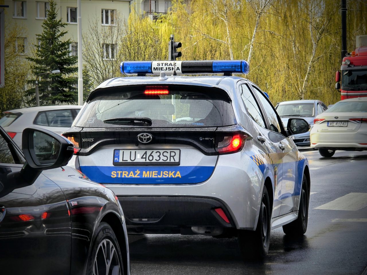 Straż miejska dostała nowe uprawnienia: mandaty za przejazdy kolejowe i utrudnianie służb