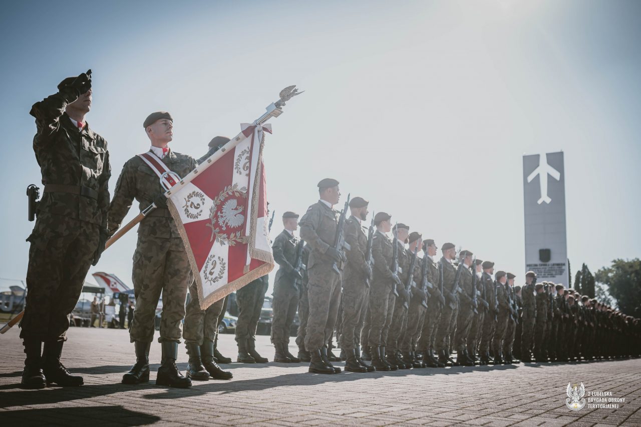 154 ochotników złożyło przysięgę wojskową w Dęblinie po „Wakacjach z WOT”