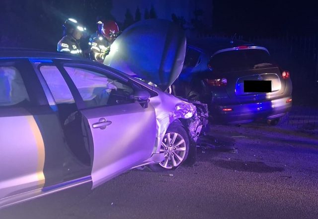 Miał ponad 1,5 promila i uderzył Toyotą w zaparkowane auto. Interweniował świadek