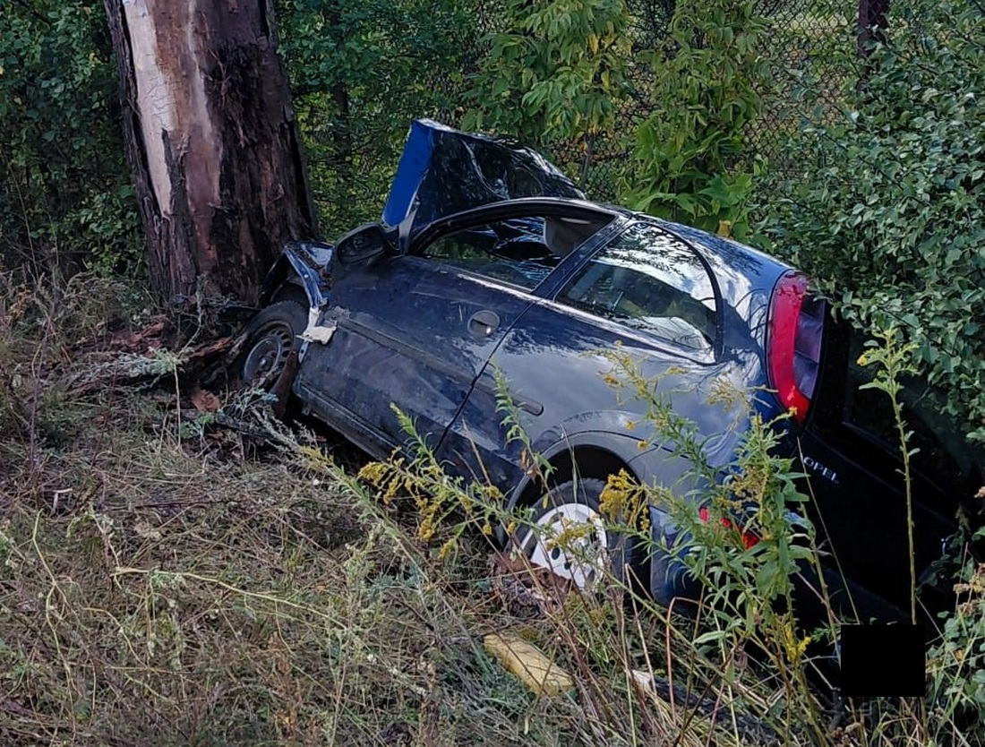 71-year-old Opel driver killed after hitting trucks and tree in Małaszewicz Duże