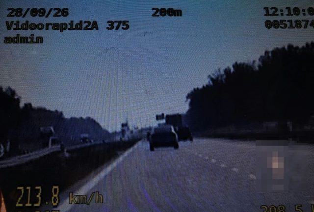 213 km/h na S17 i wyprzedzanie przed przejściem. Trzech kierowców ukaranych